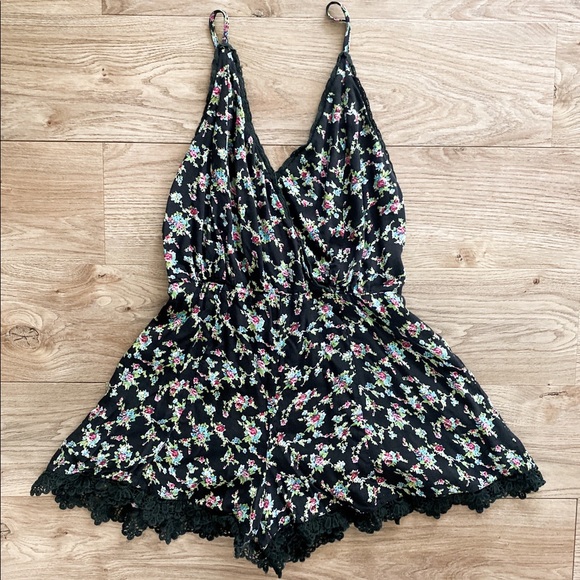 Floral Short Romper - Picture 1 of 2